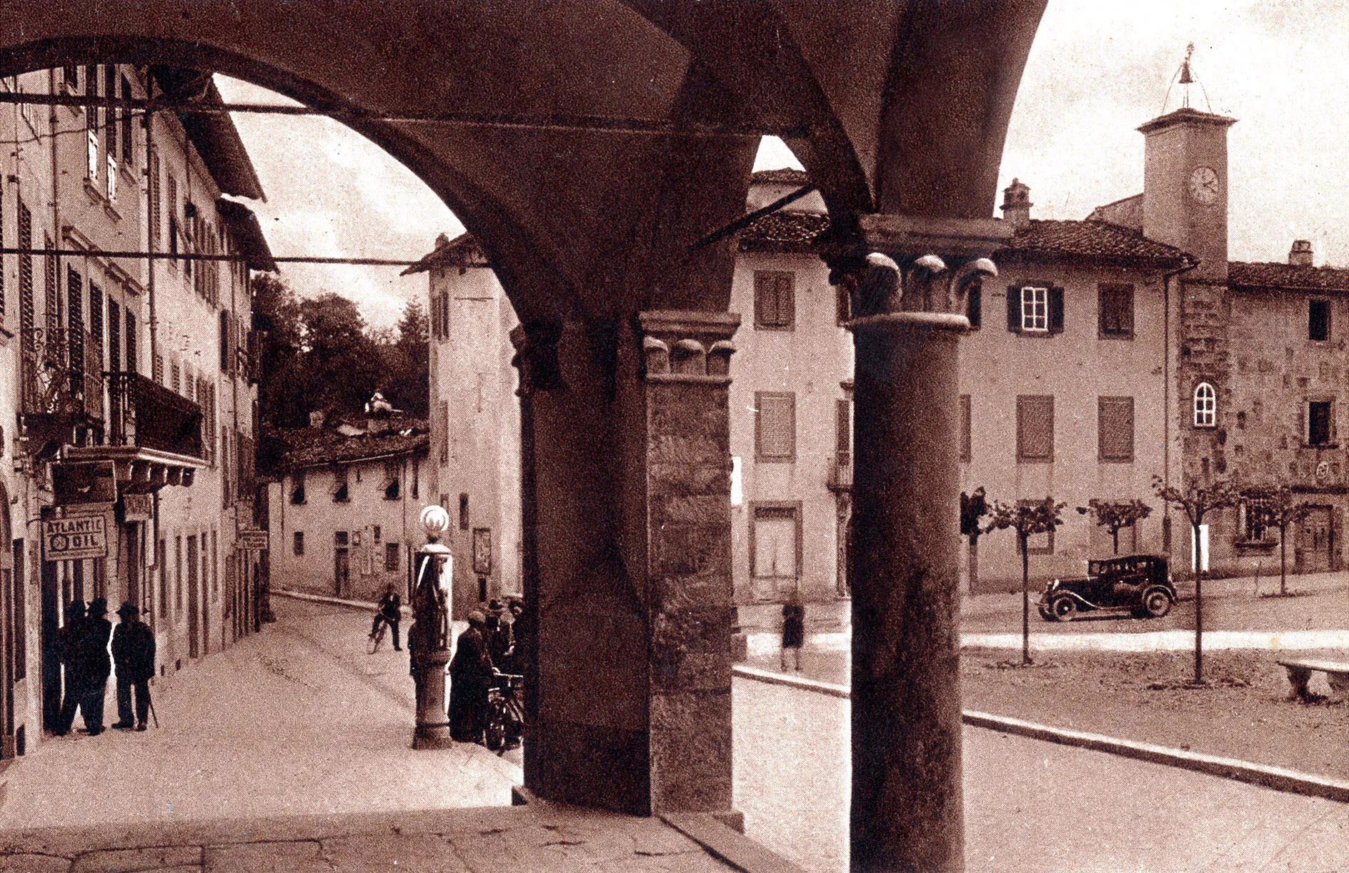 Barberino di Mugello, piazza Cavour, anni '50.